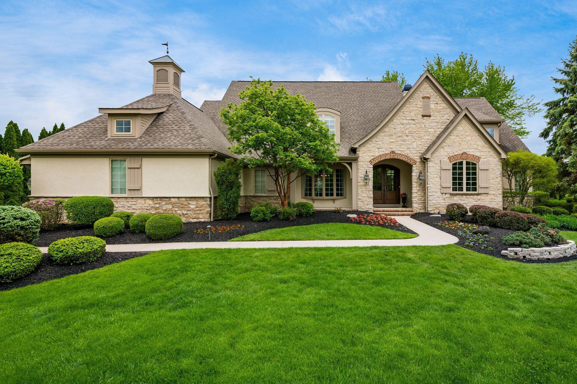6835 Macneil Drive, Dublin, Ohio image 2