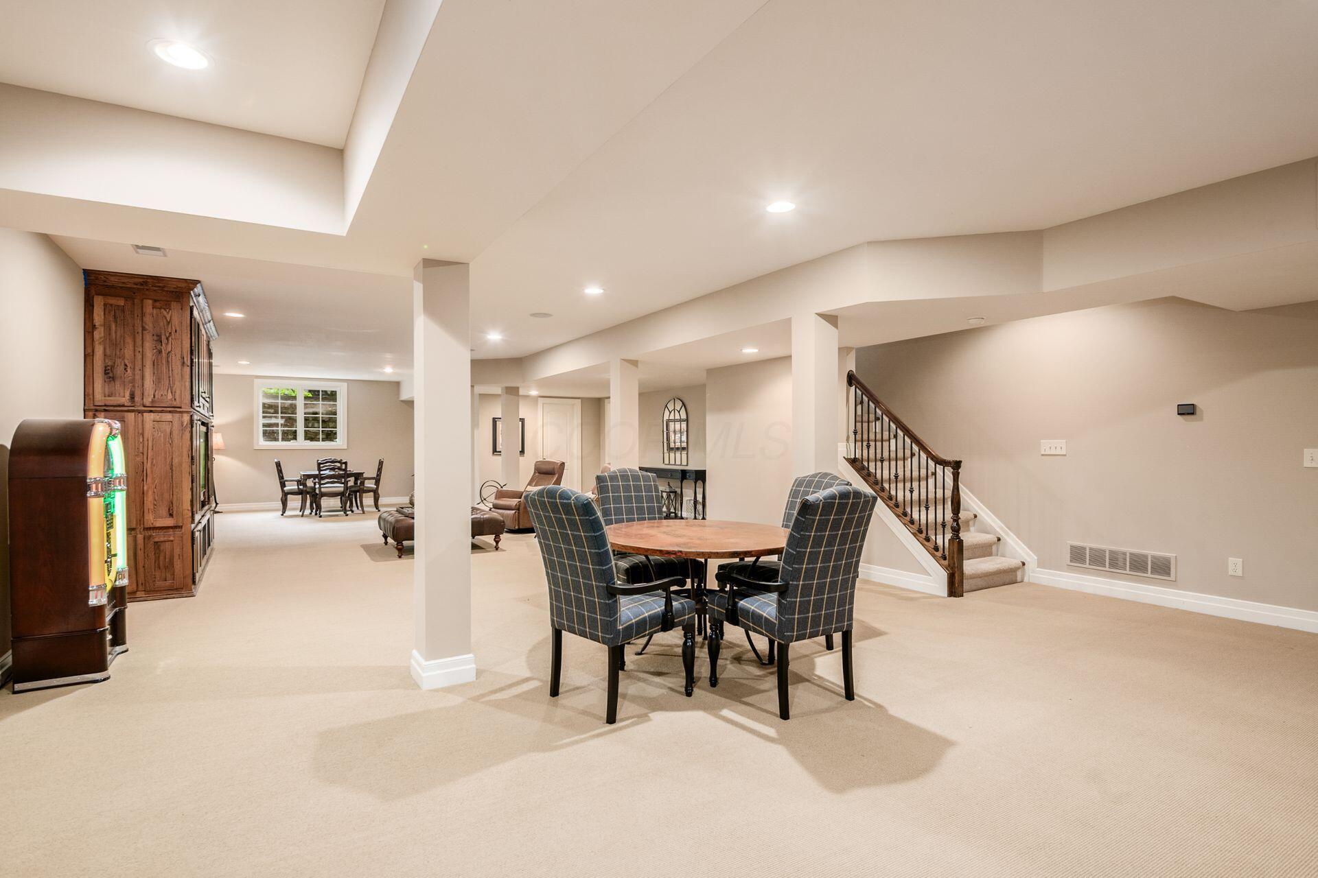 6835 Macneil Drive, Dublin, Ohio image 42