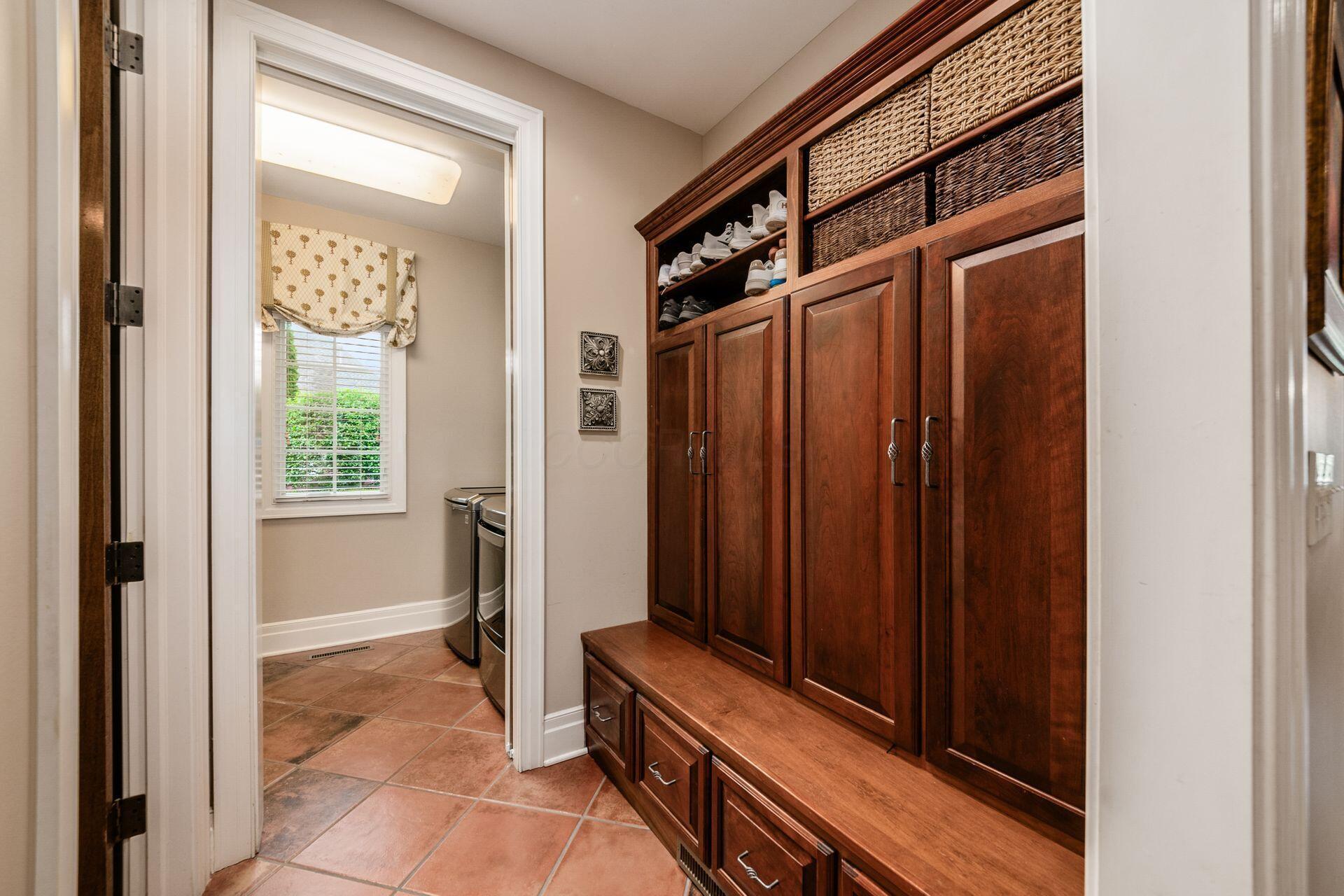 6835 Macneil Drive, Dublin, Ohio image 22