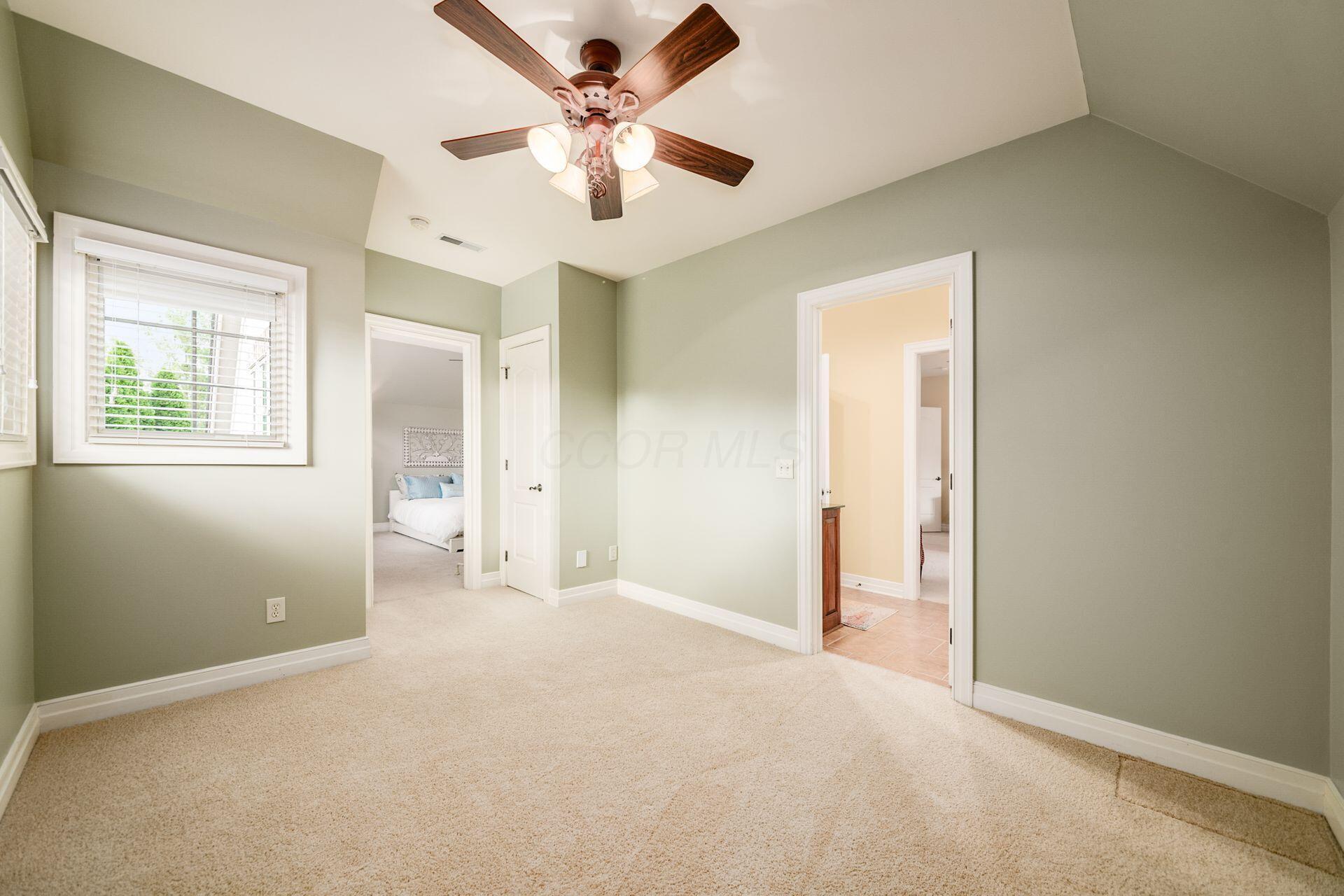 6835 Macneil Drive, Dublin, Ohio image 34