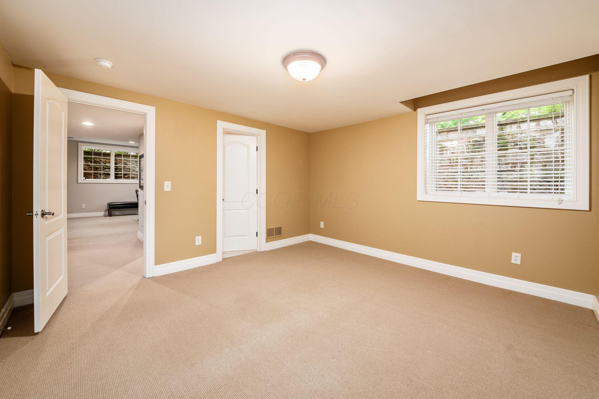6835 Macneil Drive, Dublin, Ohio image 45