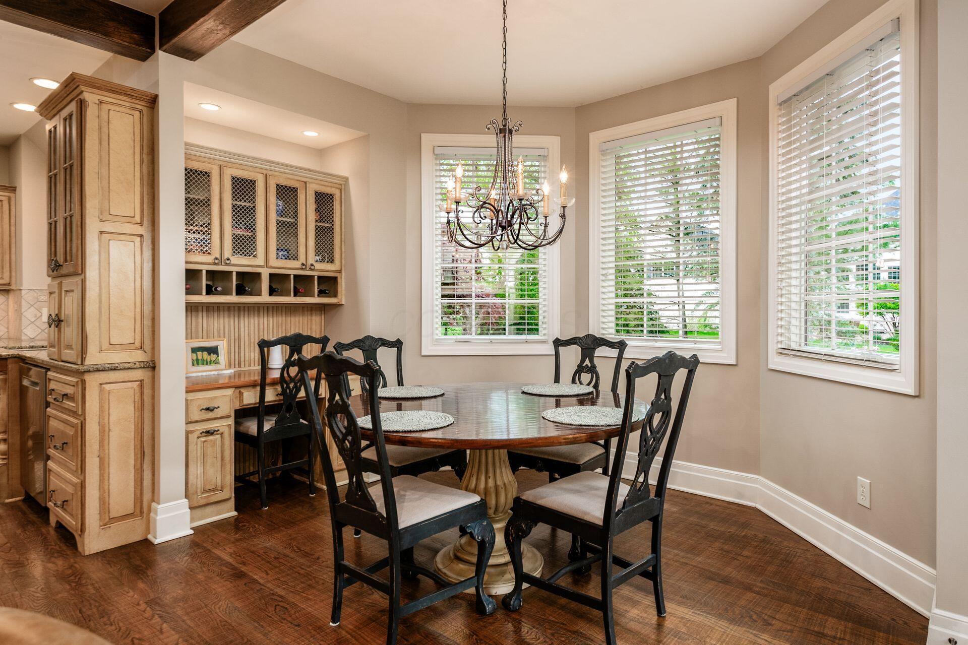 6835 Macneil Drive, Dublin, Ohio image 13
