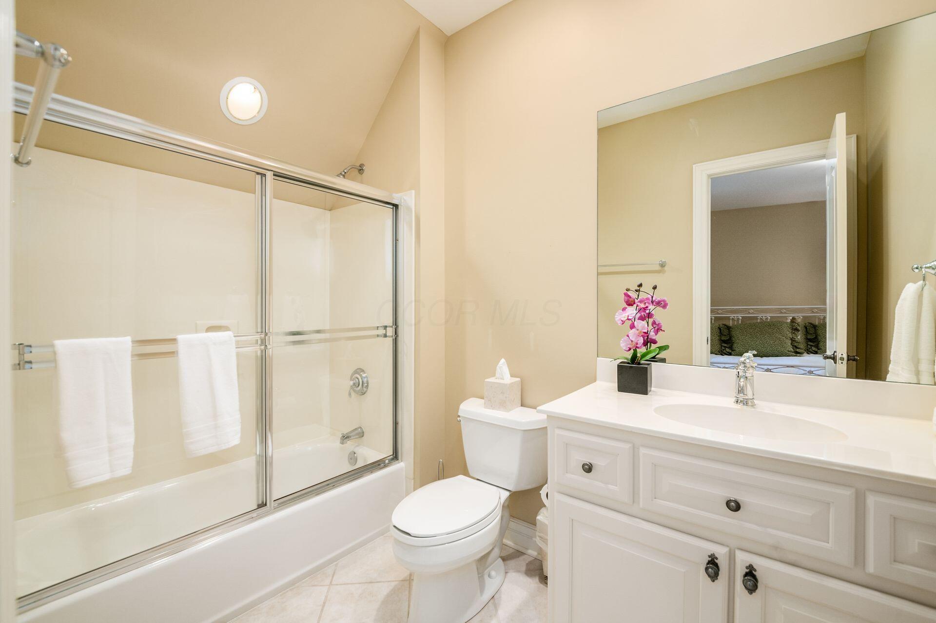 6835 Macneil Drive, Dublin, Ohio image 29