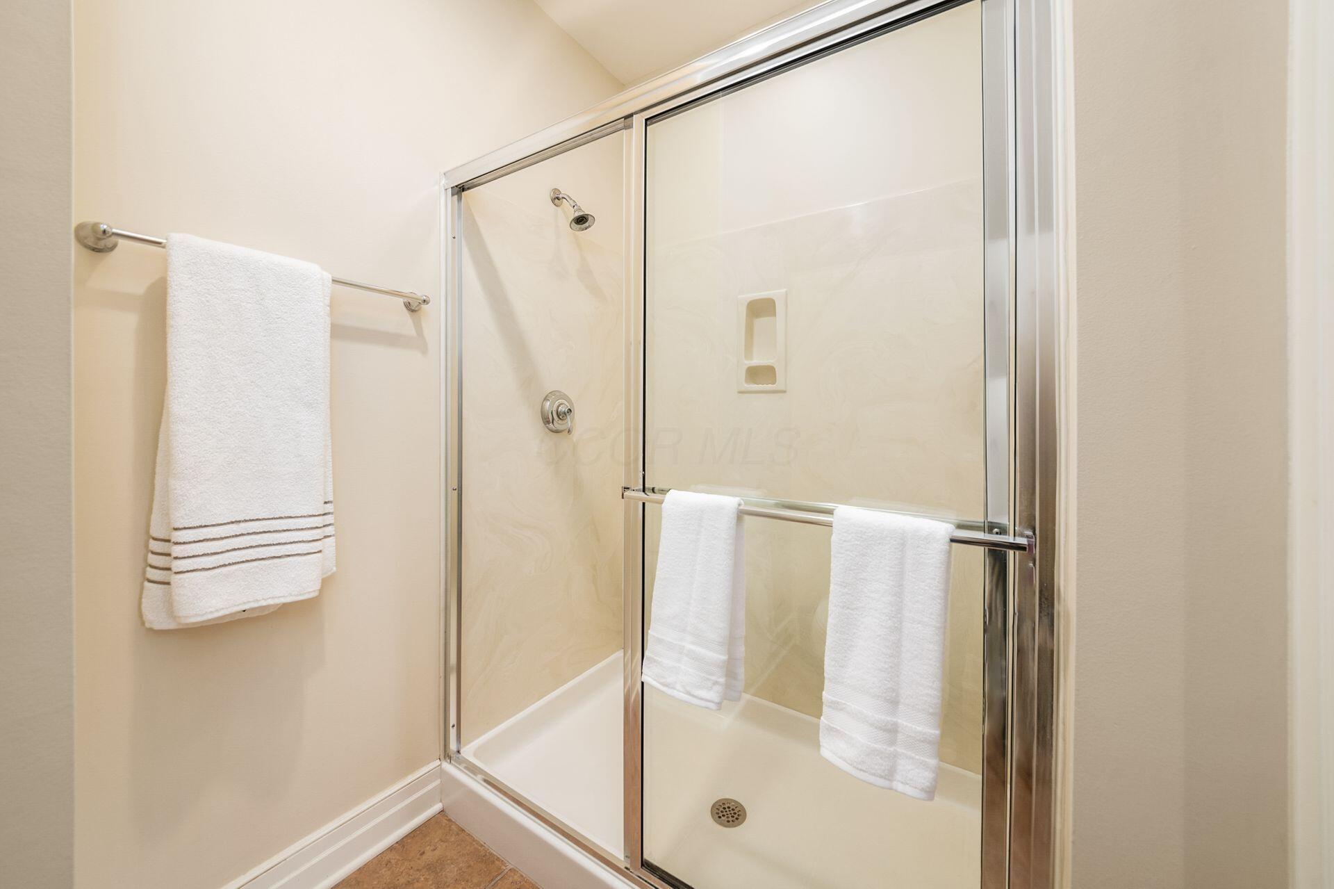 6835 Macneil Drive, Dublin, Ohio image 39