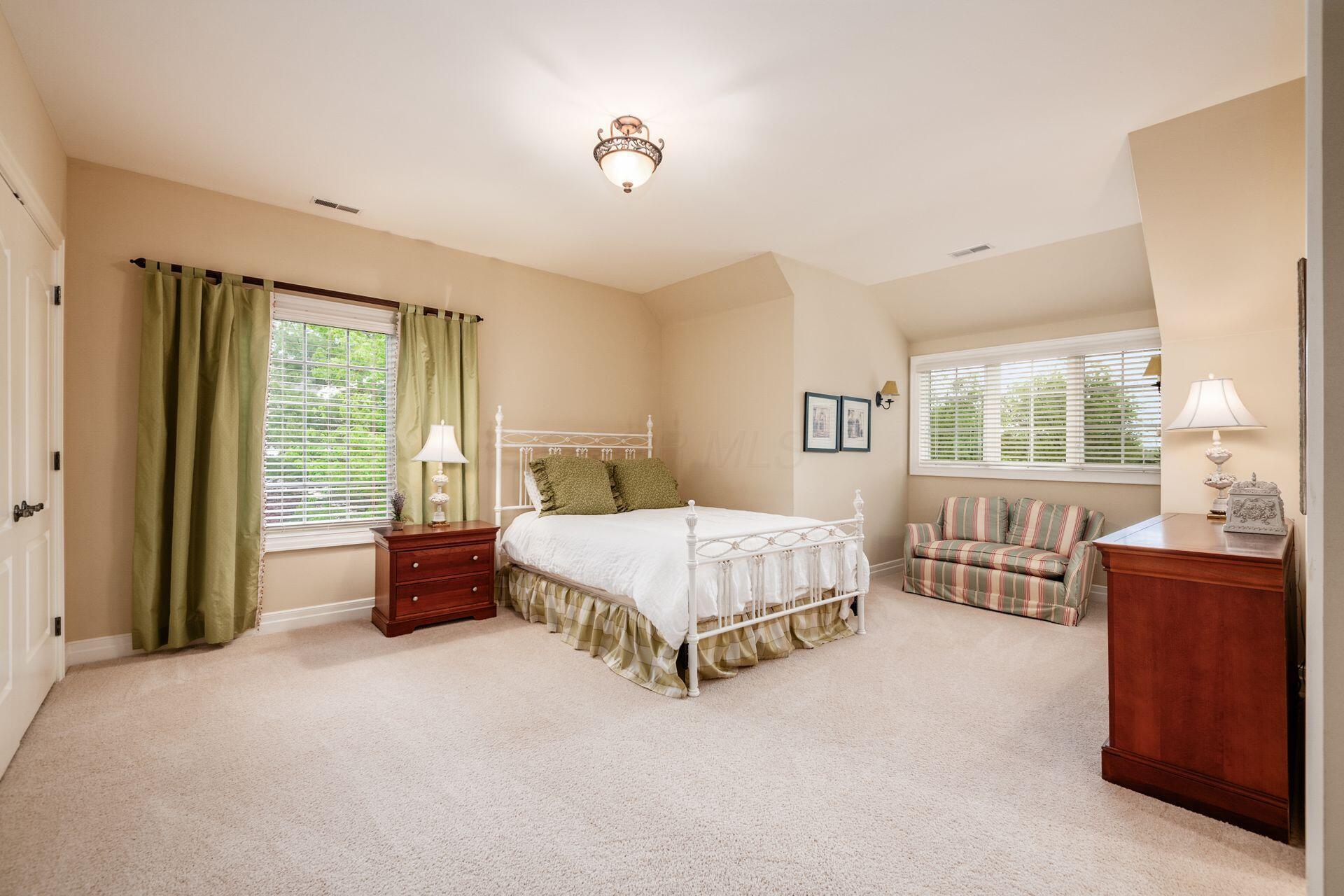 6835 Macneil Drive, Dublin, Ohio image 27