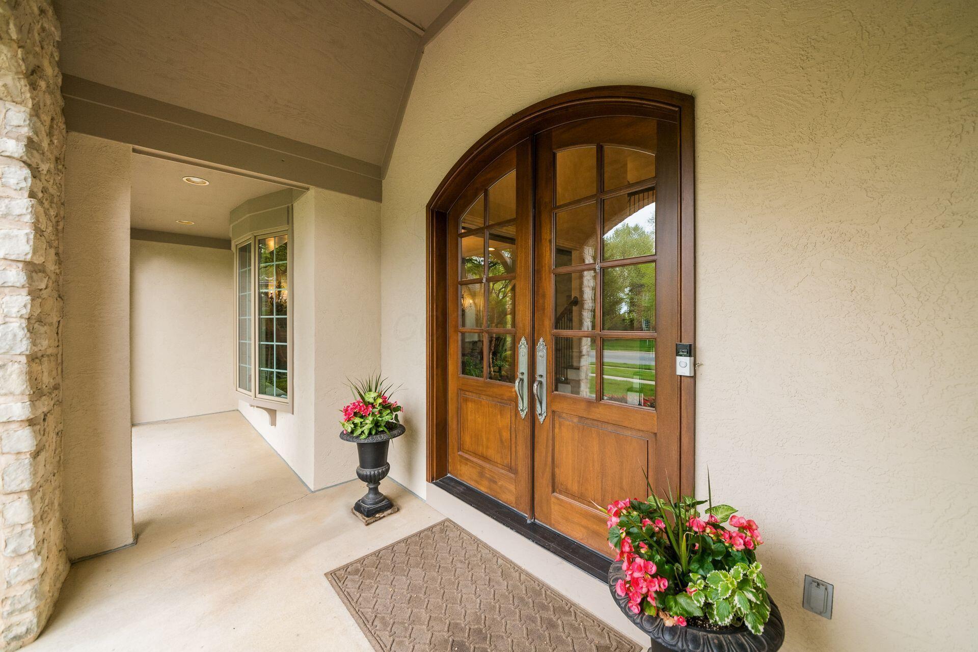 6835 Macneil Drive, Dublin, Ohio image 3