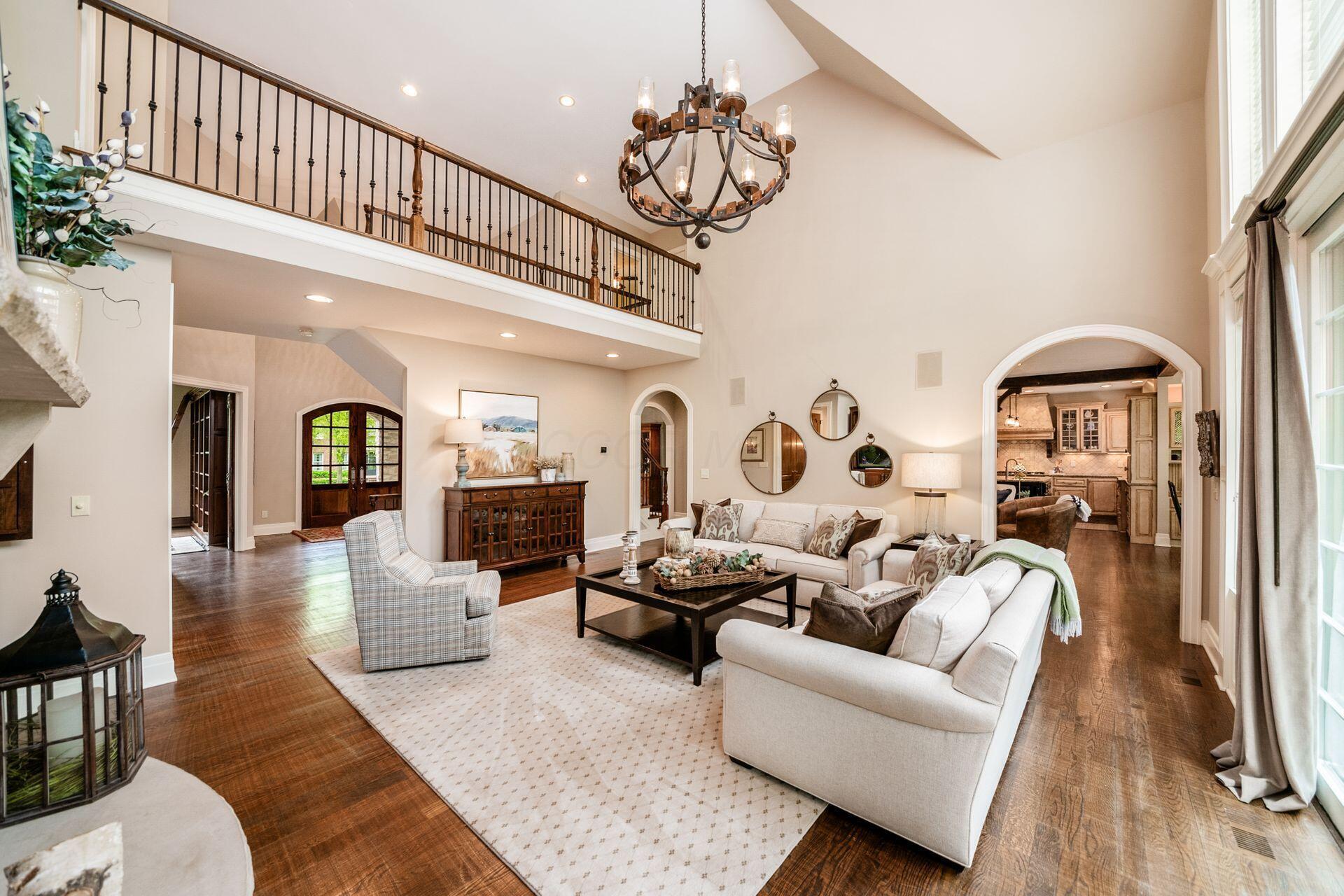 6835 Macneil Drive, Dublin, Ohio image 7