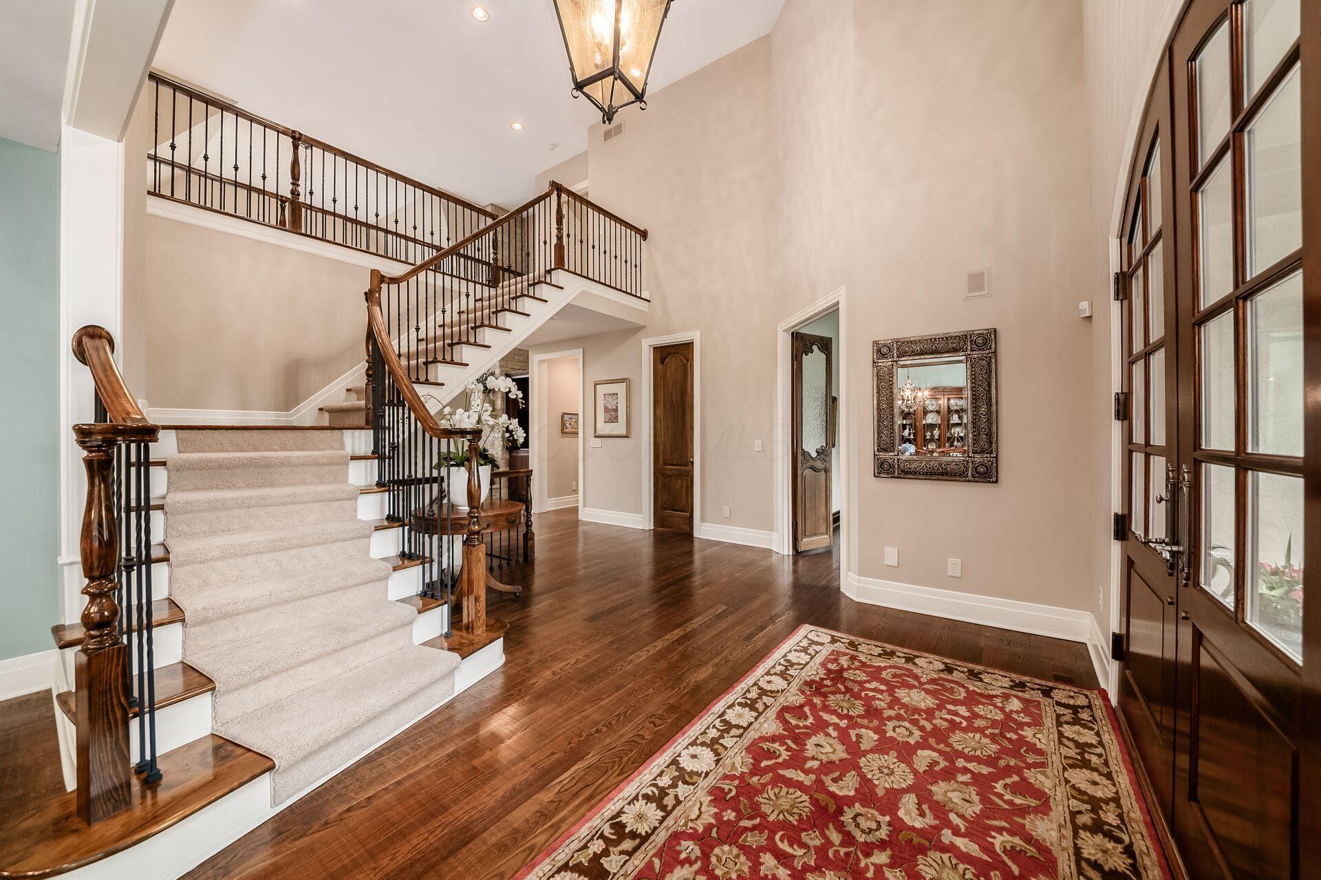 6835 Macneil Drive, Dublin, Ohio image 4