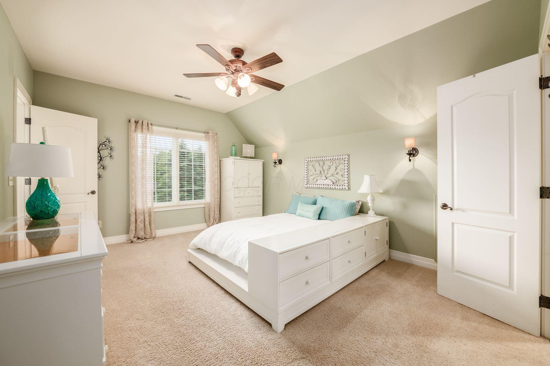 6835 Macneil Drive, Dublin, Ohio image 37