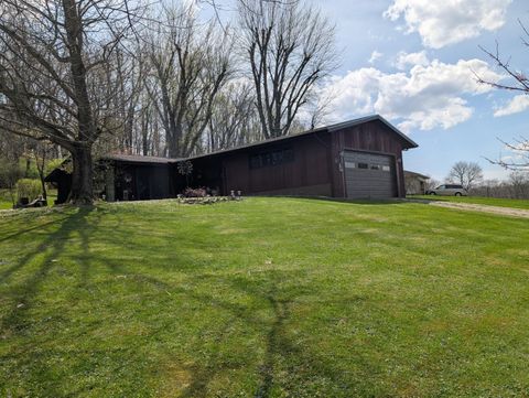 Photo of 228 Crowley Drive, Roseville, OH 43777 (MLS # 226010423)