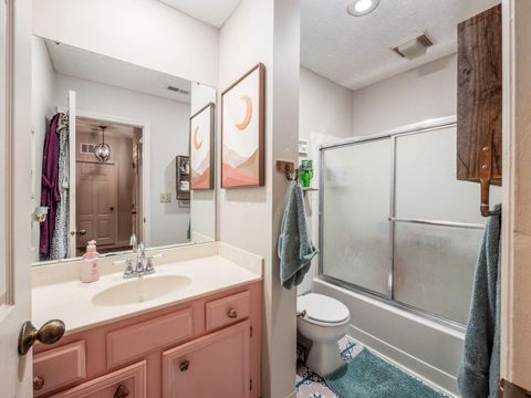 Tiny photo for 3384 Smileys 3384 #3384, Hilliard, OH 43026 (MLS # 225044262)