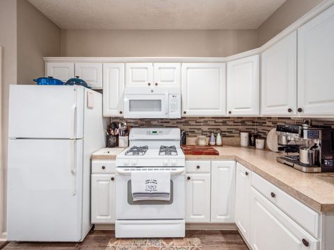 Tiny photo for 3384 Smileys 3384 #3384, Hilliard, OH 43026 (MLS # 225044262)