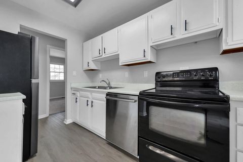 Tiny photo for 1835 Woodette Road, Columbus, OH 43232 (MLS # 225045102)