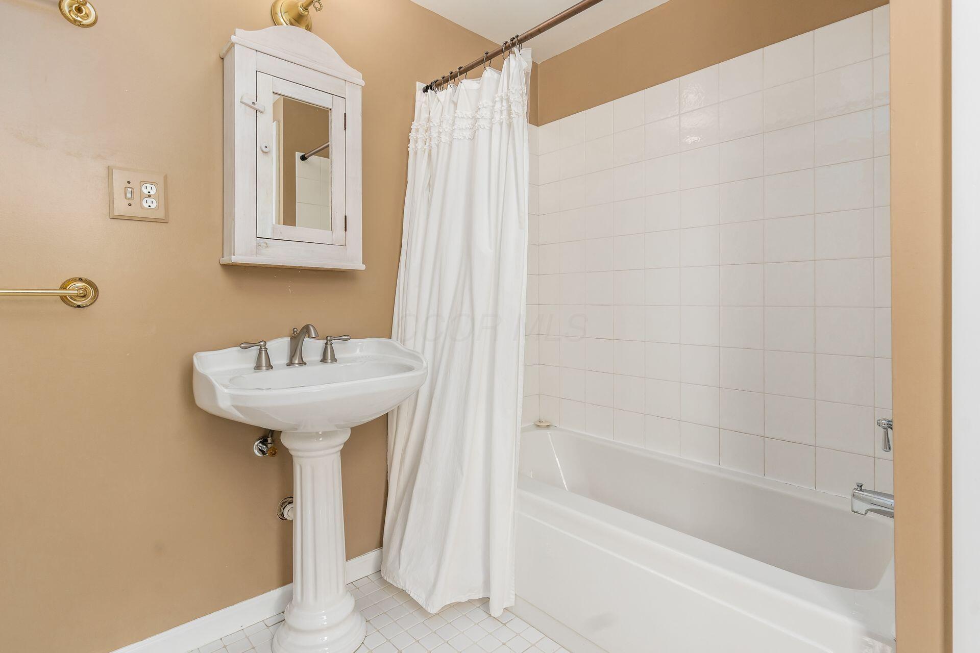 262 N Ardmore Road, Columbus, Ohio image 24