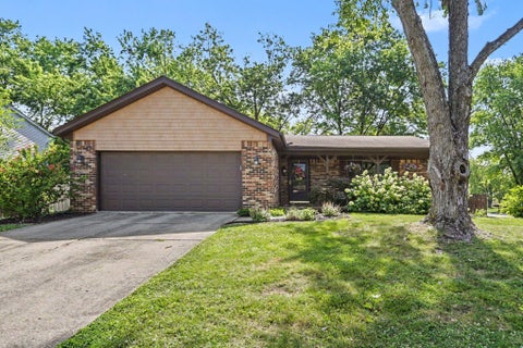 Photo of 5688 Duquesne Place, Columbus, OH 43235 (MLS # 226031373)