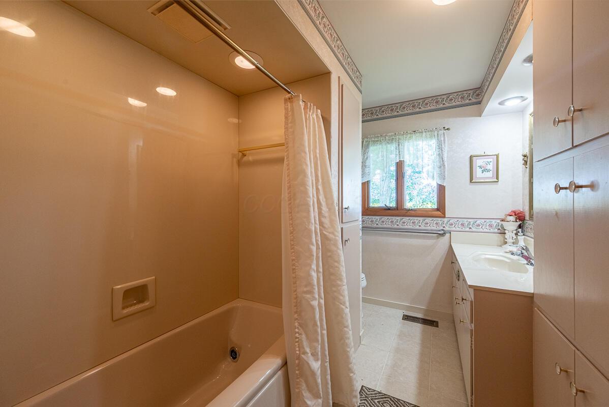 8430 Patterson Road, Hilliard, Ohio image 28