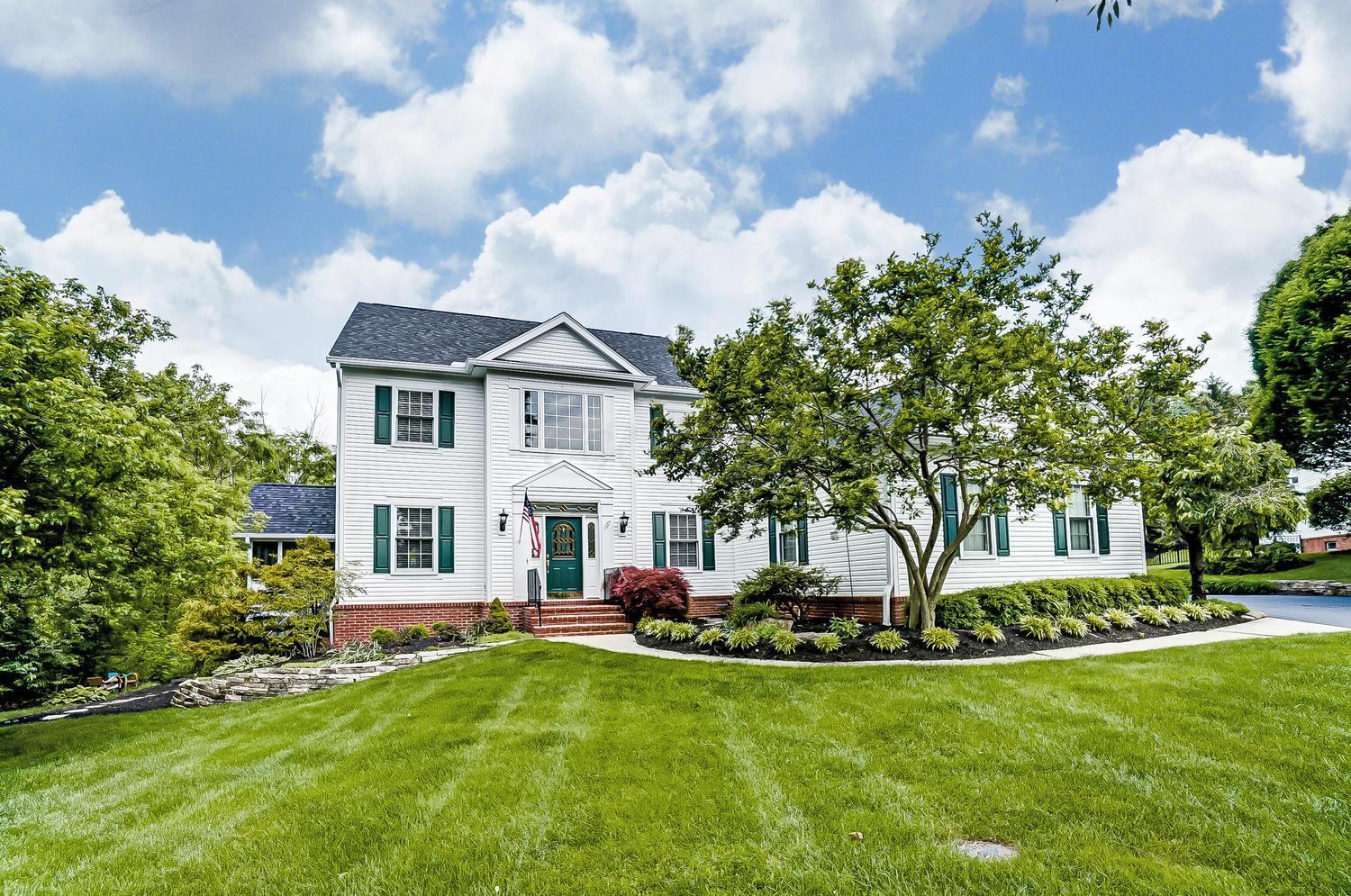 5111 Oakmont Place, Westerville, Ohio image 2