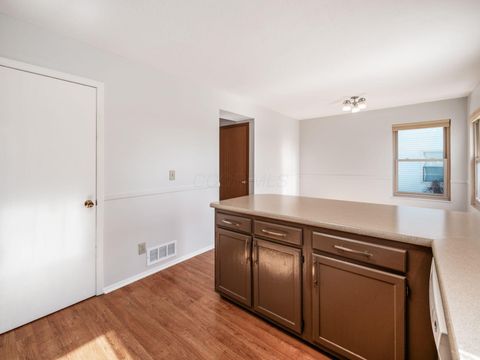 Tiny photo for 180 Lexington Boulevard, Delaware, OH 43015 (MLS # 226005511)