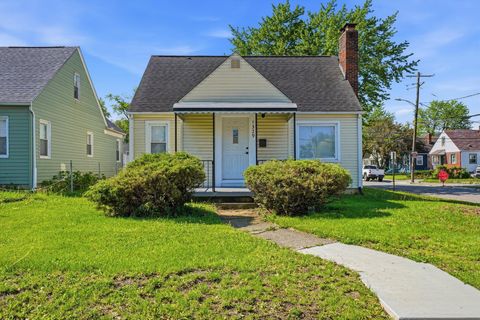 Photo of 1329 E Hudson Street, Columbus, OH 43211 (MLS # 226013596)