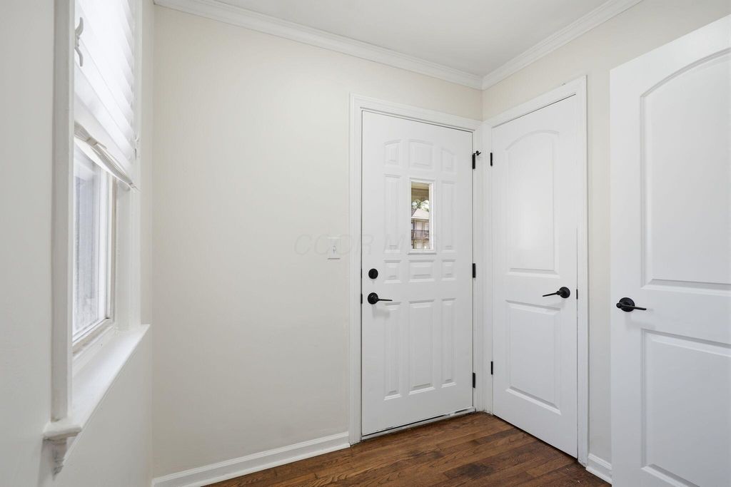 Photo of 1329 E Hudson Street, Columbus, OH 43211 (MLS # 226013596)