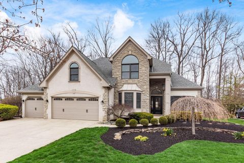 Photo of 846 Aylesbury Drive, Columbus, OH 43230 (MLS # 226008834)
