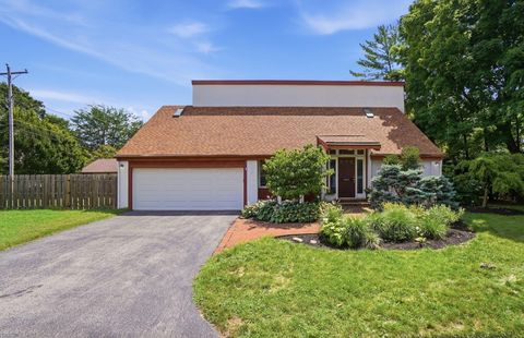 Photo of 1916 W Lane Avenue, Upper Arlington, OH 43221 (MLS # 226027885)
