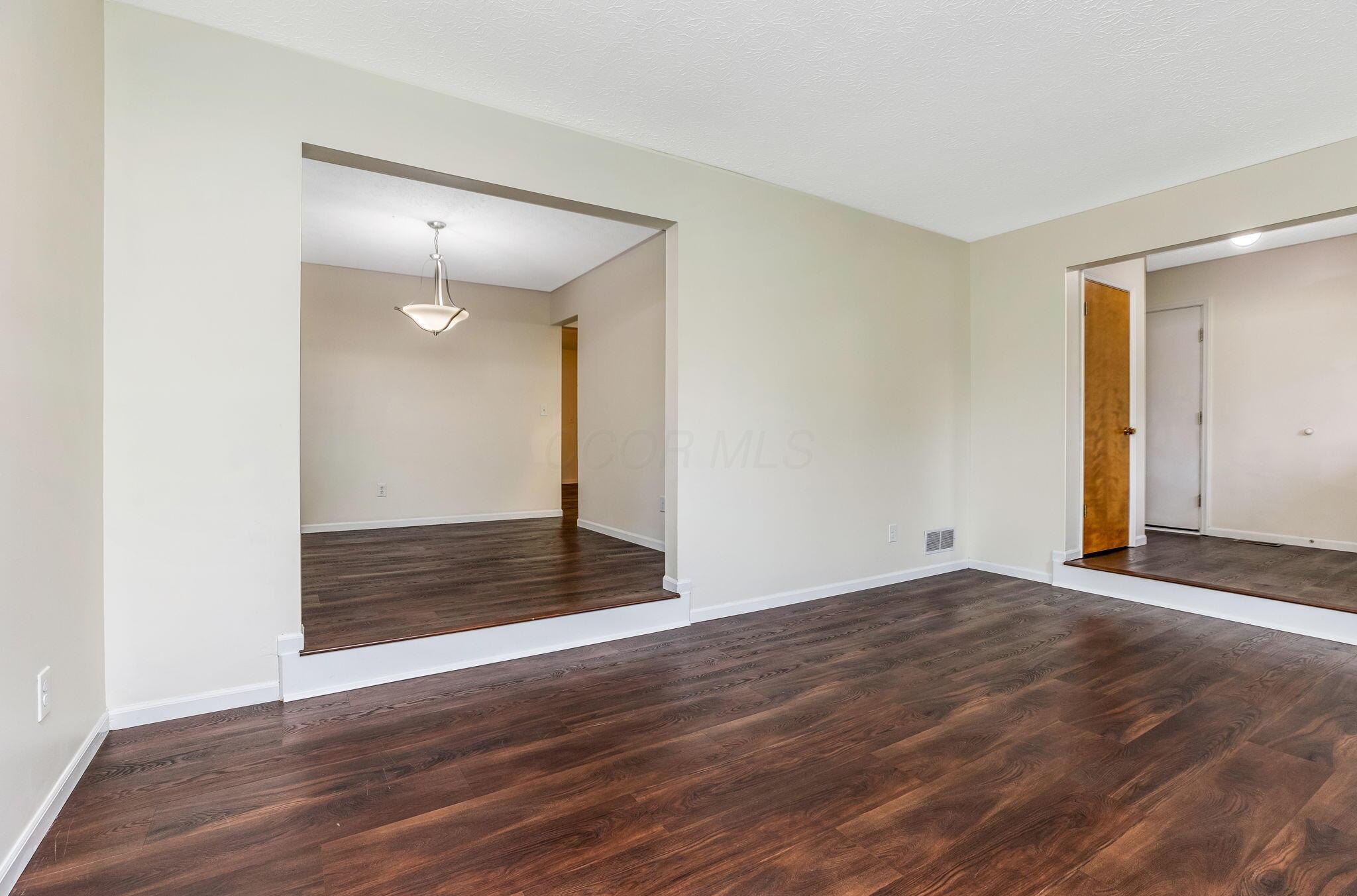 5713 Shannon Heights Boulevard, Dublin, Ohio image 7