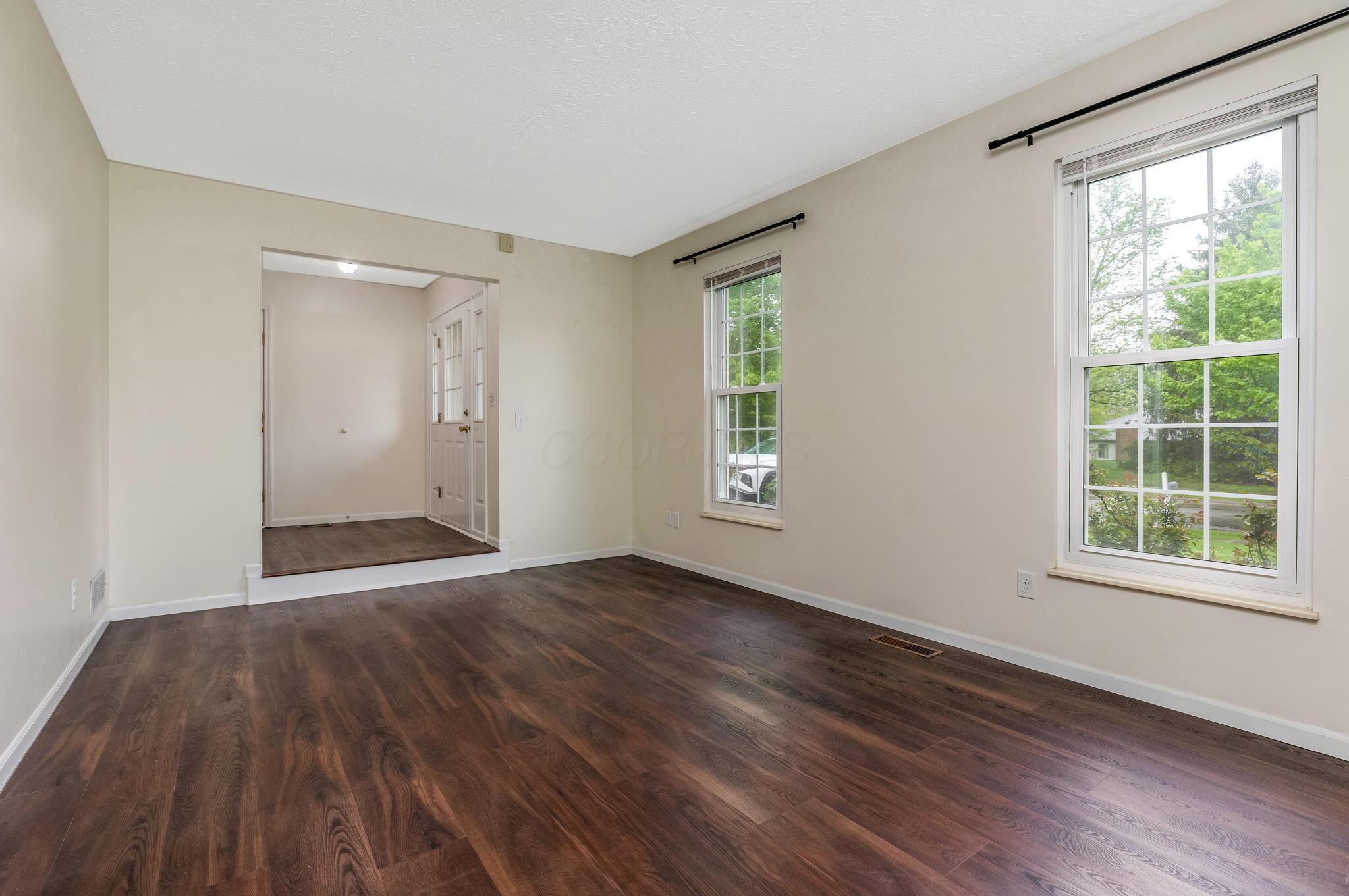 5713 Shannon Heights Boulevard, Dublin, Ohio image 8