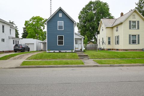 Photo of 711 S Walnut Street, Bucyrus, OH 44820 (MLS # 226019074)
