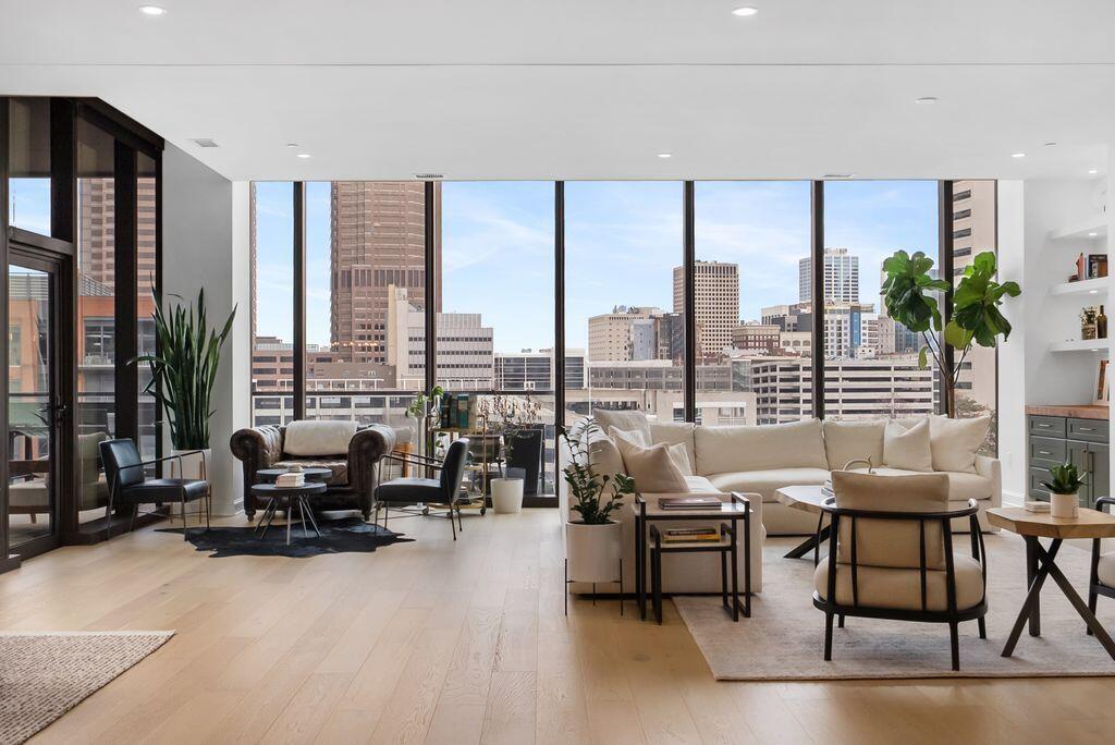 250 W Spring Street 716