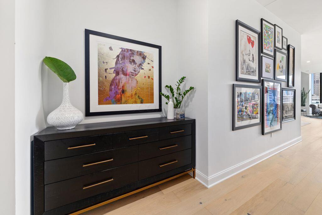 250 W Spring Street 716