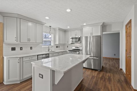 Tiny photo for 826 Elgin Circle, Pickerington, OH 43147 (MLS # 225044498)