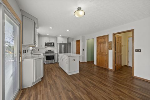 Tiny photo for 826 Elgin Circle, Pickerington, OH 43147 (MLS # 225044498)