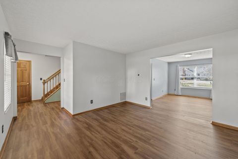 Tiny photo for 826 Elgin Circle, Pickerington, OH 43147 (MLS # 225044498)