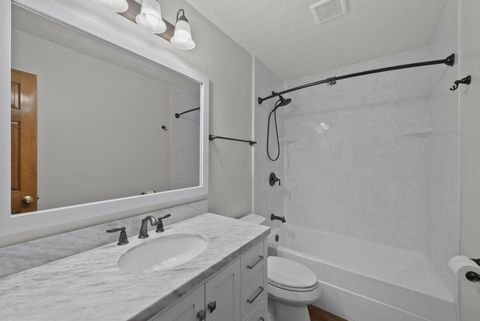 Tiny photo for 826 Elgin Circle, Pickerington, OH 43147 (MLS # 225044498)