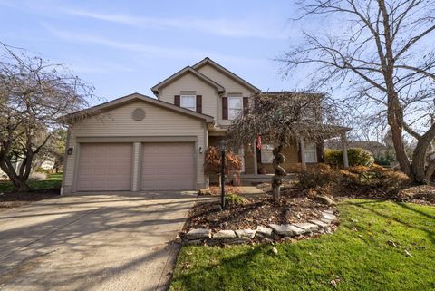 Tiny photo for 826 Elgin Circle, Pickerington, OH 43147 (MLS # 225044498)