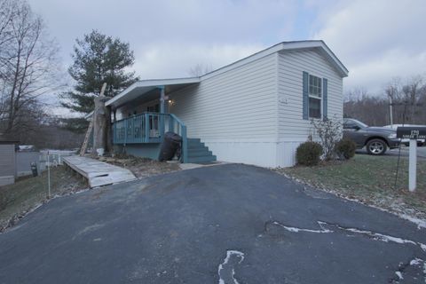 Photo of 129 Sarah Lane, Reynoldsburg, OH 43068 (MLS # 226000101)