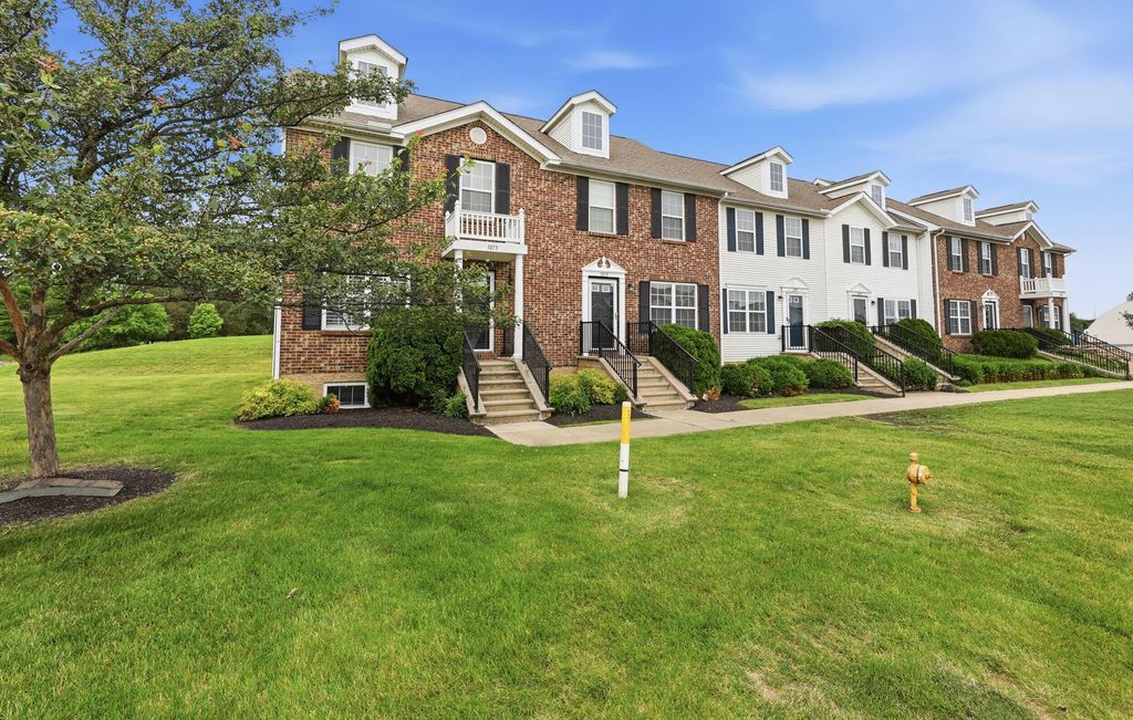 Photo of 1075 Shady Lake Drive, Columbus, OH 43228 (MLS # 226023121)