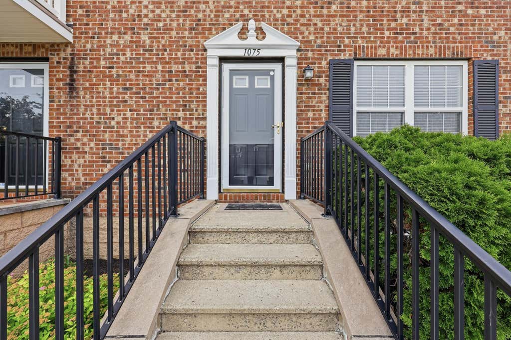 Photo of 1075 Shady Lake Drive, Columbus, OH 43228 (MLS # 226023121)