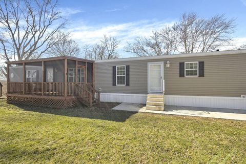 Photo of 22 Skyline Drive, Ashville, OH 43103 (MLS # 226003260)