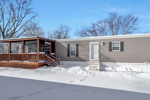 Photo of 22 Skyline Drive, Ashville, OH 43103 (MLS # 226003260)