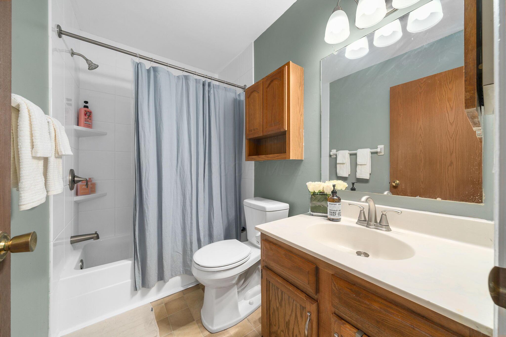 4949 Shady Oak Drive, Hilliard, Ohio image 28