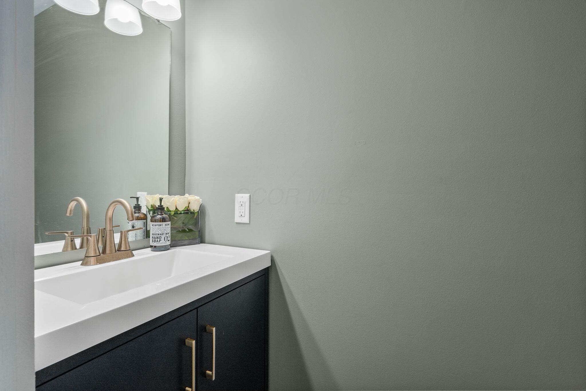 4949 Shady Oak Drive, Hilliard, Ohio image 24
