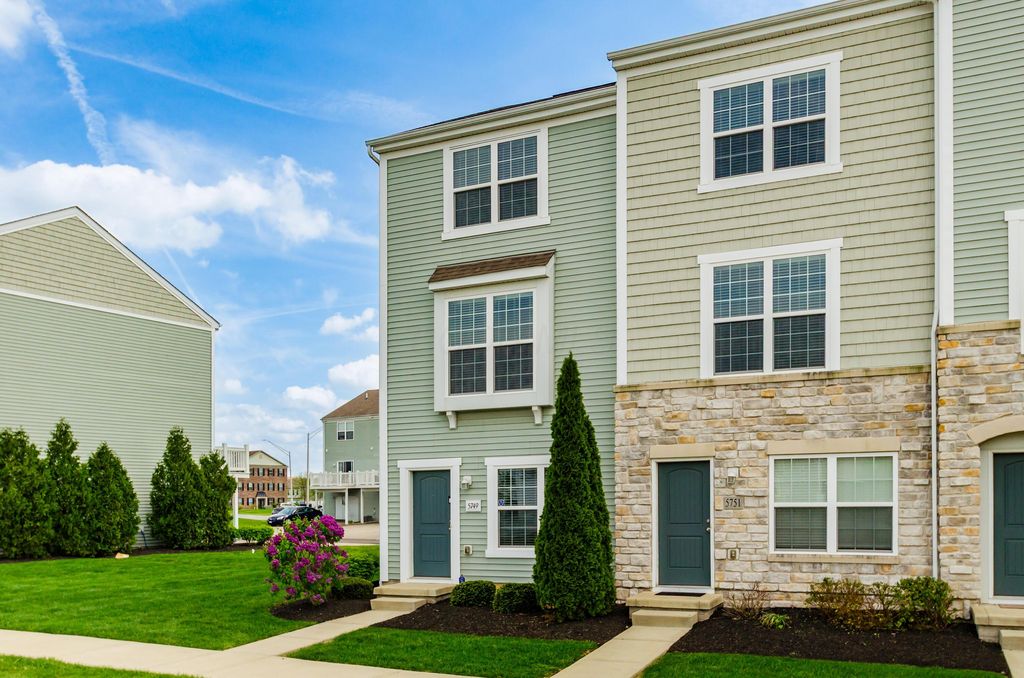 Photo of 5749 Passage Creek Drive, Dublin, OH 43016 (MLS # 226012140)