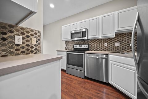 Tiny photo for 5541 Village Crossing 5541 #5541, Hilliard, OH 43026 (MLS # 226014532)