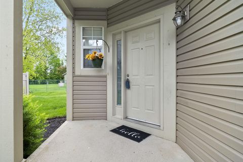 Tiny photo for 5541 Village Crossing 5541 #5541, Hilliard, OH 43026 (MLS # 226014532)