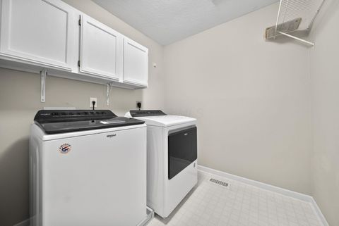 Tiny photo for 5541 Village Crossing 5541 #5541, Hilliard, OH 43026 (MLS # 226014532)
