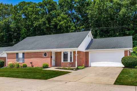 Photo of 1146 Old Farm Lane, Springfield, OH 45503 (MLS # 226024847)