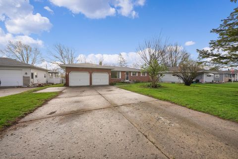 Photo of 310 N Grener Avenue, Columbus, OH 43228 (MLS # 226010640)