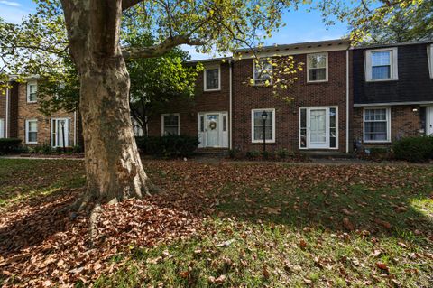Photo of 631 Dlyn Street, Columbus, OH 43228 (MLS # 225038645)